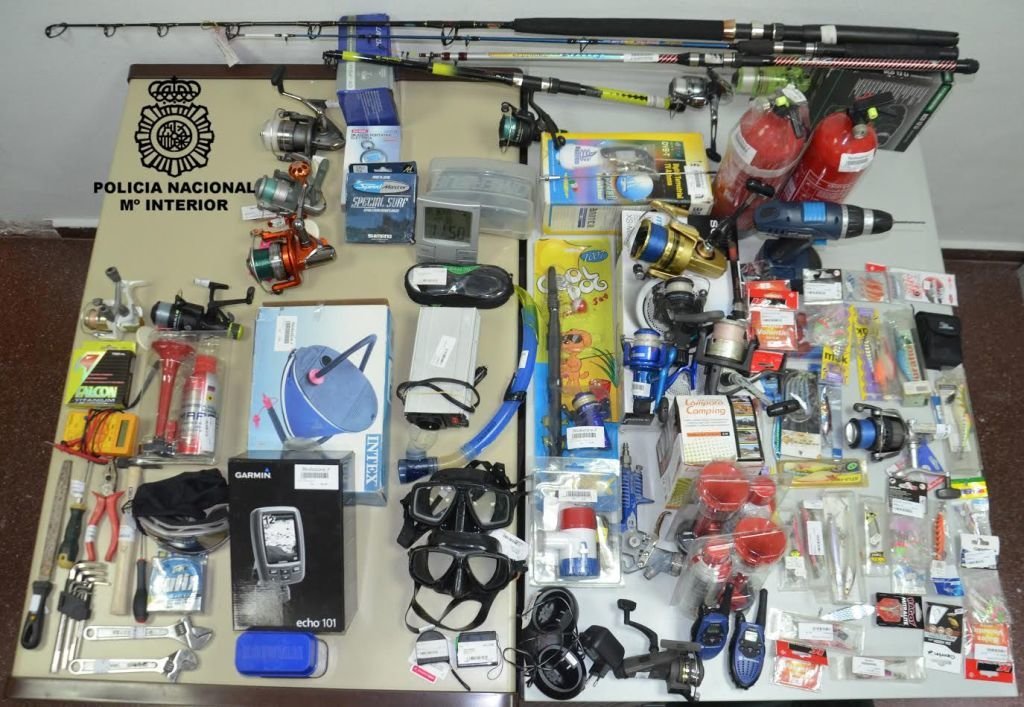Algunos de los objetos localizados por la Policía de robos en embarcaciones.