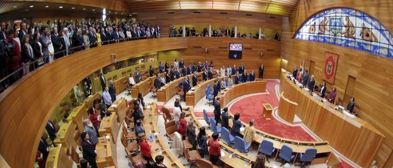 Vista general de la sesión constitutiva de la X legislatura en el Parlamento gallego, en la que Miguel Santalices Vieira ha sido reelegido hoy presidente de la Cámara gallega