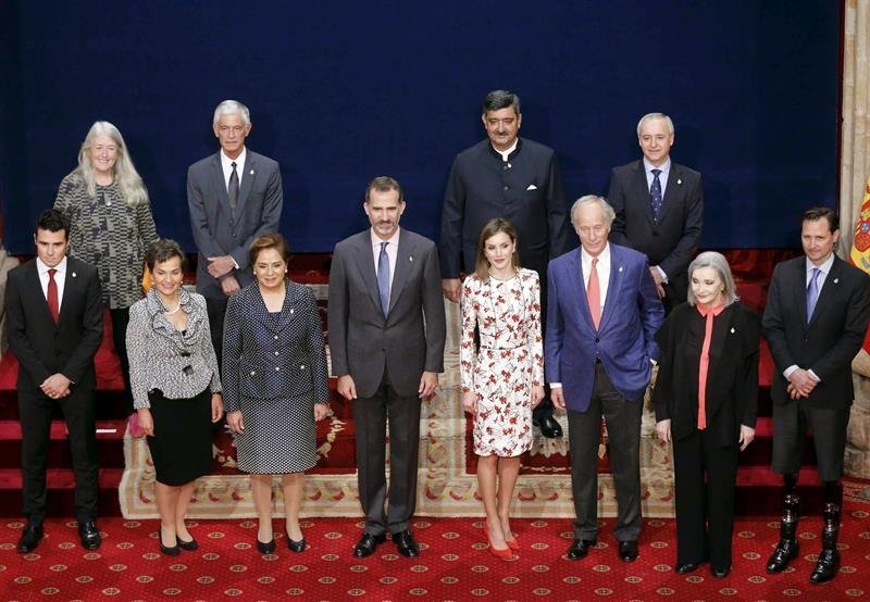 Los Reyes han recibido hoy en audiencia a los galardonados con los Premios Princesa de Asturias 2016