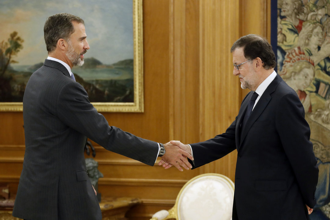 El rey Felipe VI recibió al presidente del Gobierno en funciones, Mariano Rajoy, en la ronda de contactos.