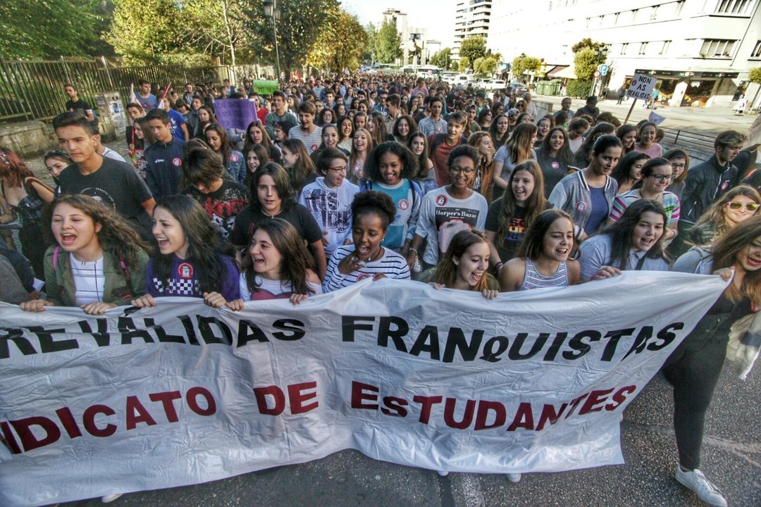 La marcha estudiantil convocada en Vigo // Vicente Alonso