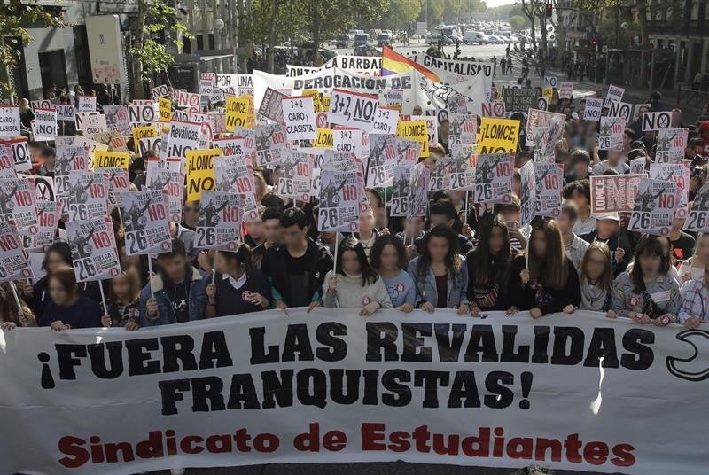 la marcha estudiantil convocada en Madrid por la Plataforma Regional por la Escuela Pública