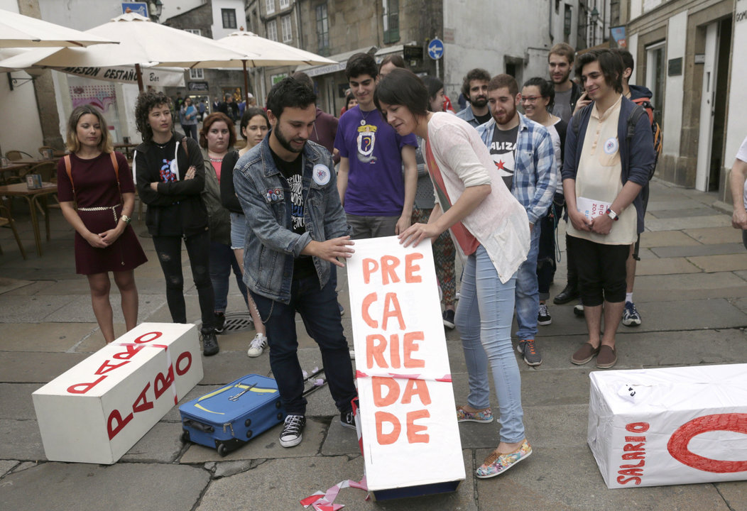 Pontón, en una protesta del BNG el pasado junio en Santiago contra la precariedad de la juventud.