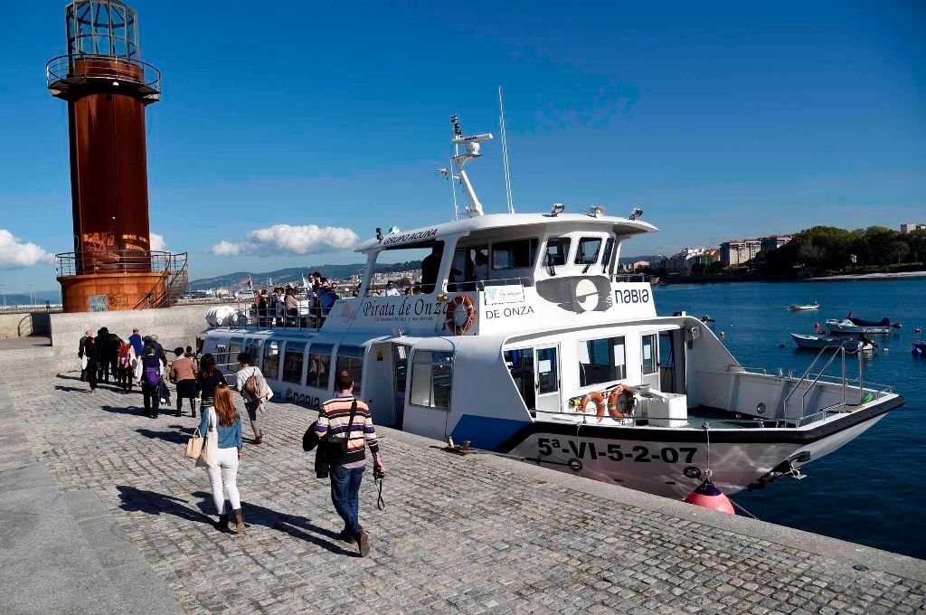 Por primera vez, el Museo del Mar dio permiso a un barco para recoger pasajeros de turismo industrial.