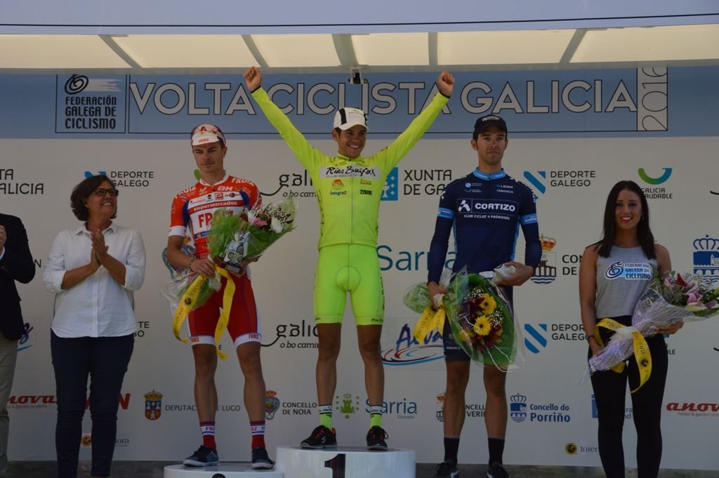 Samuel Blanco, en lo más alto del podio de la Volta a Galicia.