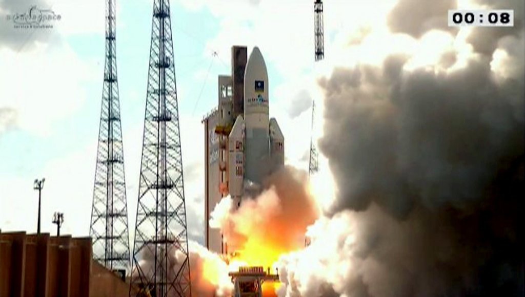Cohete Ariane 5, durante su despegue de la base de Kurú.