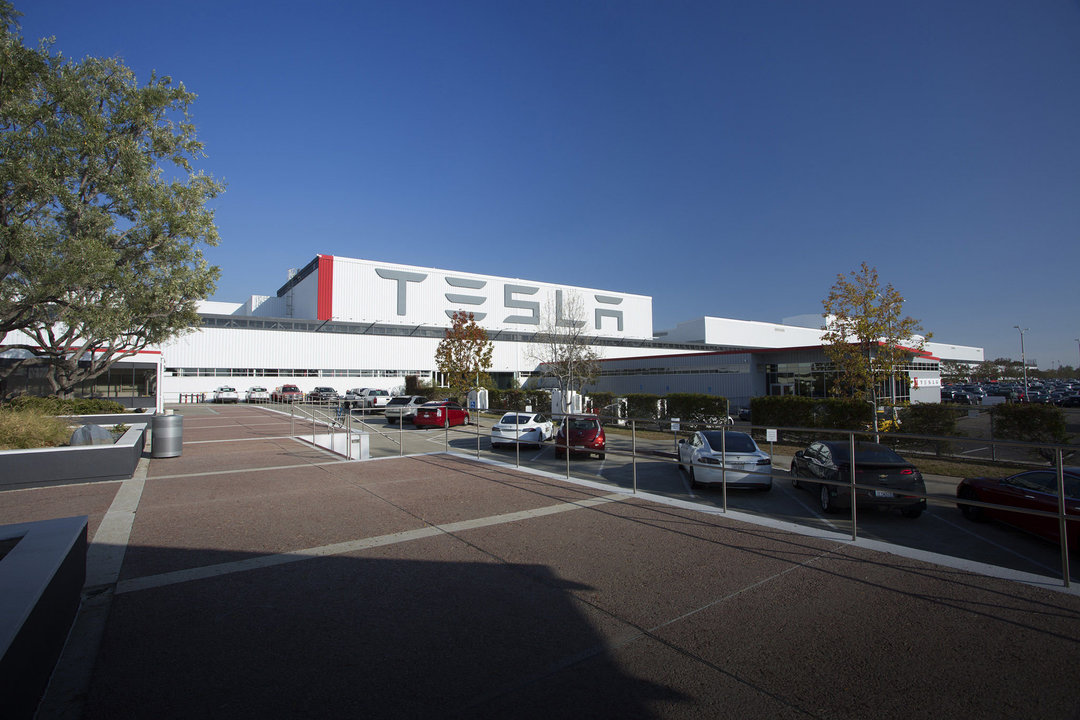 Planta de Tesla en la que se ensamblan los modelos actuales y cuyas baterías podrían hacerse en Portugal.
