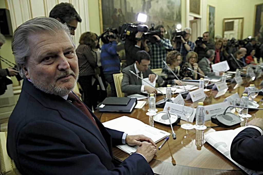 El conselleiro de Cultura, Román Rodríguez (primero por la izquierda), durante la reunión con el ministro de Cultura.