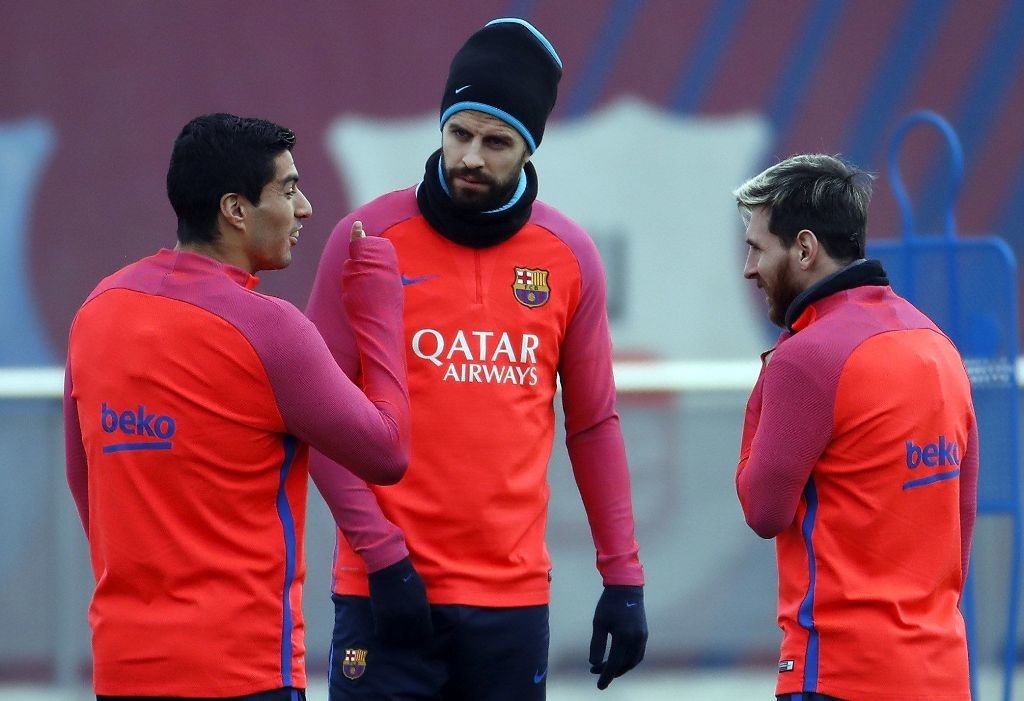 Luis Suárez, Piqué y Messi, en un entrenamiento del Barcelona.