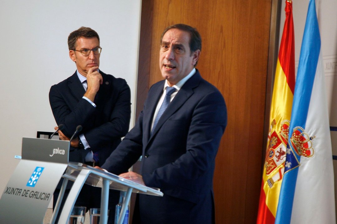 Alberto Núñez Feijóo y Valeriano Martínez, en la rueda de prensa posterior a la reunión del Consello de la Xunta.