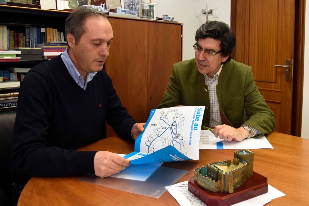 El delegado de la Xunta visitó ayer al alcalde de Soutomaior, Agustín Reguera.