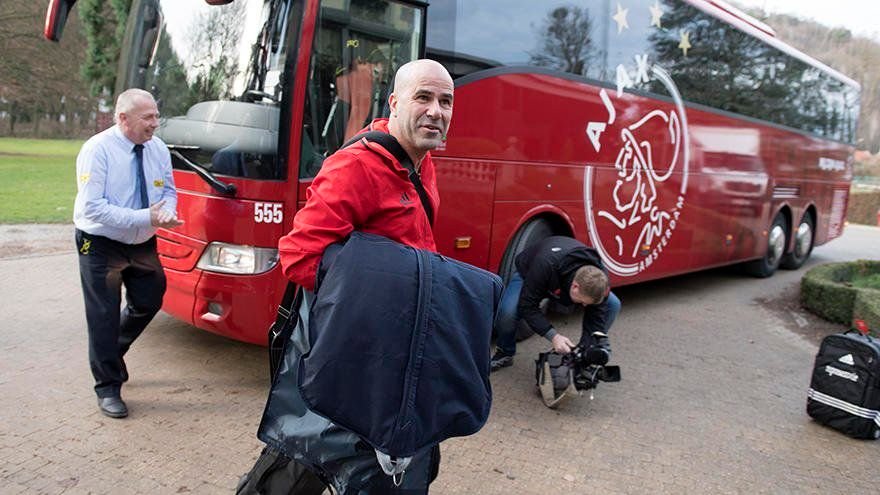 Peter Bosz, entrenador del Ajax, a su llegada ayer a Lieja.