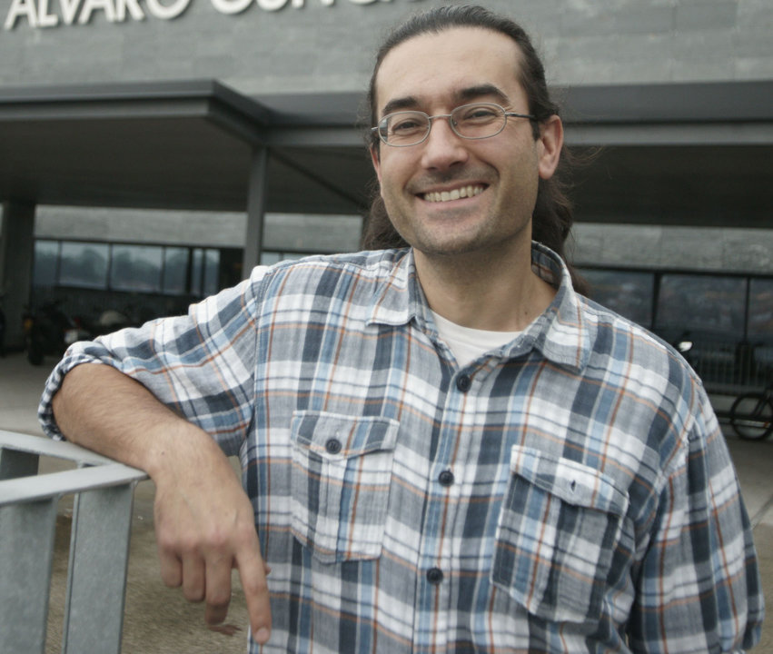 El investigador Carlos Spuch trabaja en el Cunqueiro.