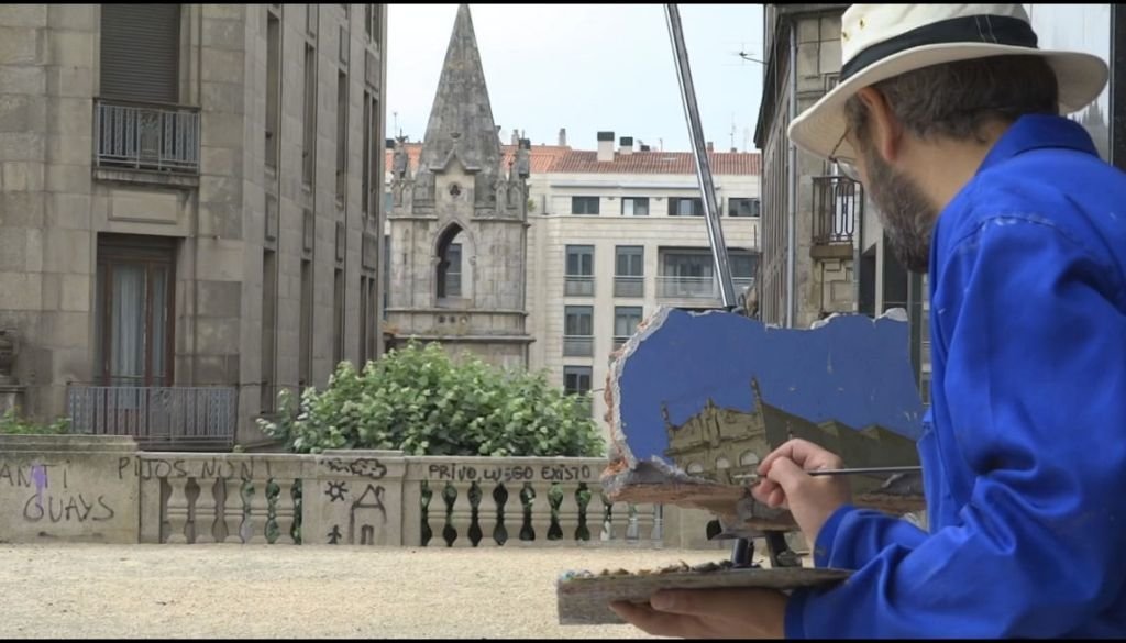 El artista, Ignacio Pérez Jofre, durante la creación de una de las piezas de “Escombros”, pintando directamente sobre un elemento encontrado en la calle.