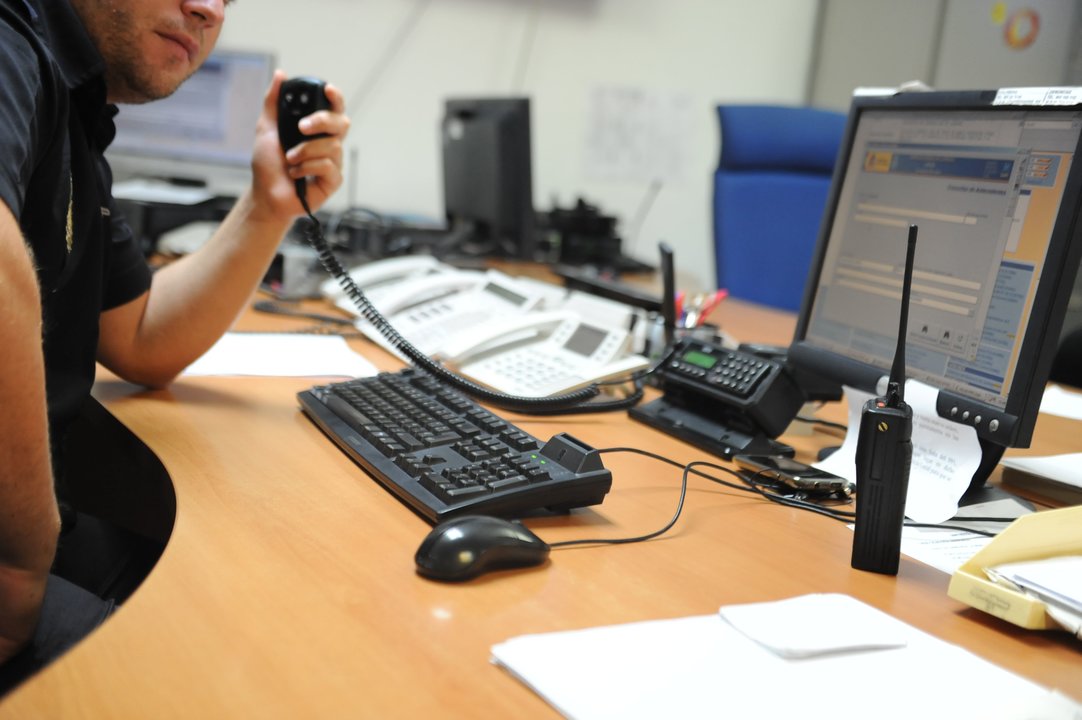 La sala del 091 de la Comisaría de Vigo recibe desde el lunes las llamadas de toda la provincia.