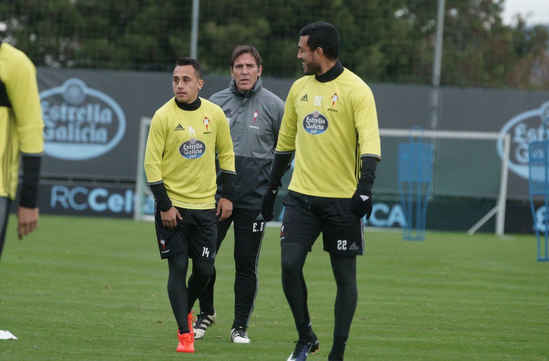 Orellana y Berizzo, junto a Cabral durante un entrenamiento.