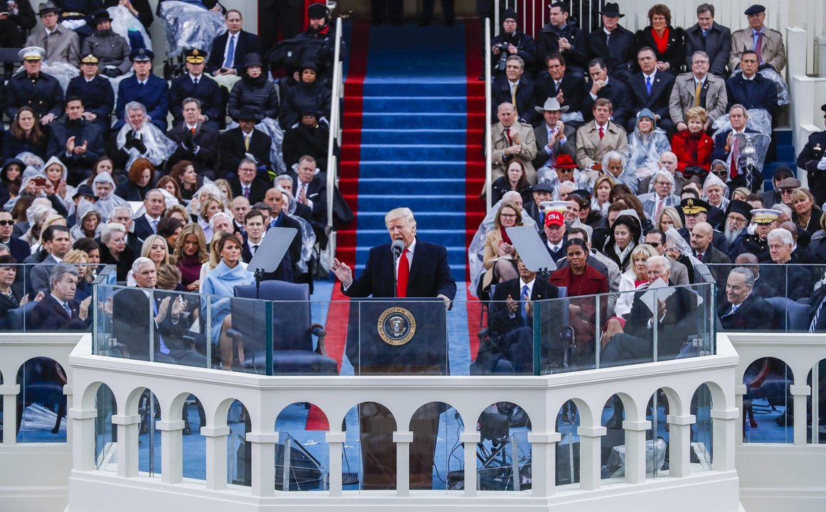 Trump pronuncia su discurso tras jurar como 45 presidente de Estados Unidos en una ceremonia oficial ante las escalinatas del Capitolio.