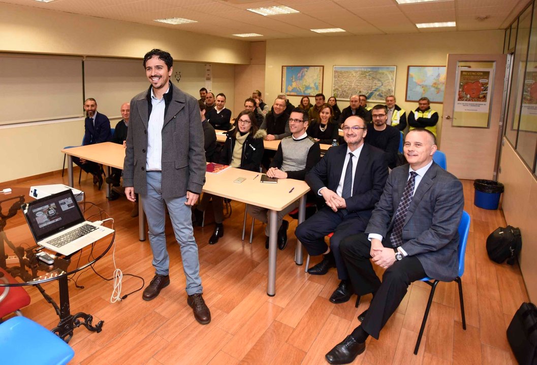 Los impulsores del proyecto presentaron Vision Rack en la sede de Izmar en Vigo.