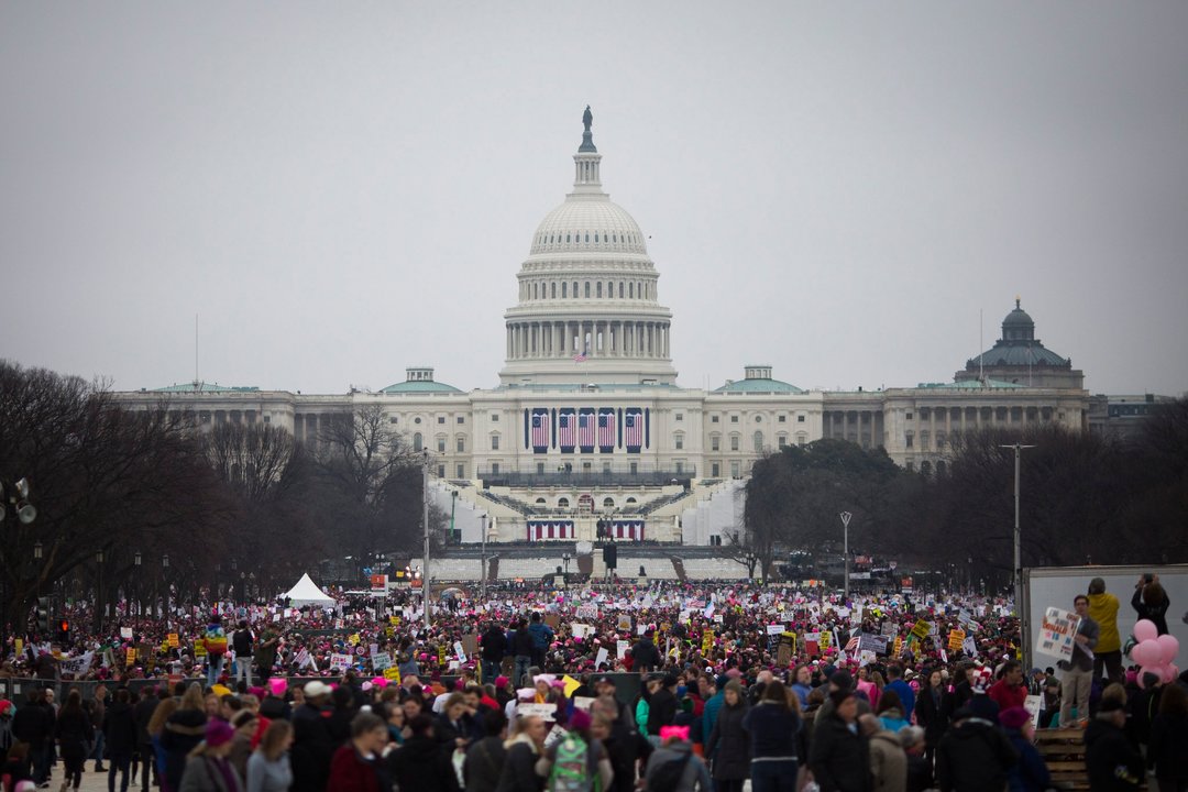 La protesta central de la jornada llenó de mujeres la explanada frente al Capitolio, en Washington.