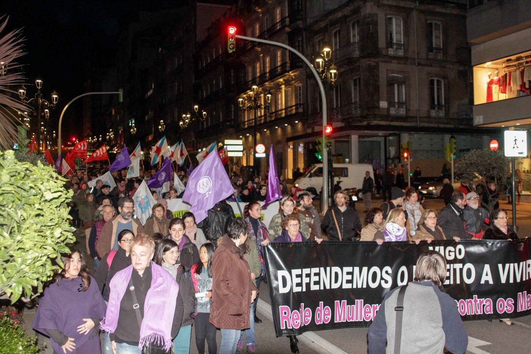 Manifestación del Día Internacional de las Mujeres (8 de marzo) en la calle Urzaiz.