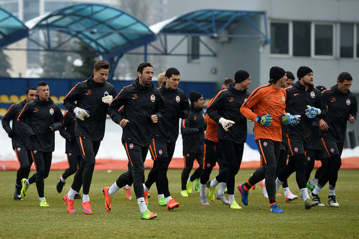 Los jugadores del Shakhtar, durante un entrenamiento en el estadio Bannikov de Kiev.