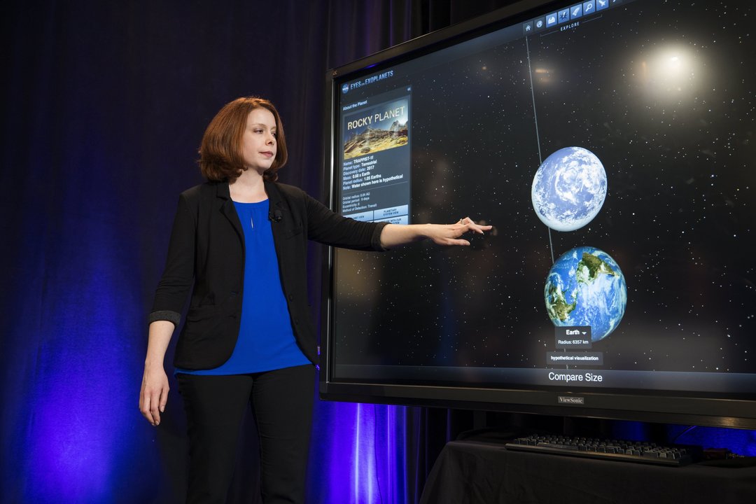 Nikole Lewis, astrónoma de Space Telescope Science Institute en Baltimore anuncia el descubrimiento.