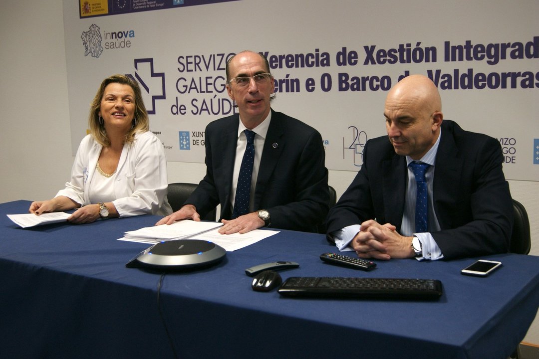 Eloína Núñez, Jesús Vázquez y Dionisio López Bellido, ayer en la toma de posesión del nuevo gerente del CHUO.