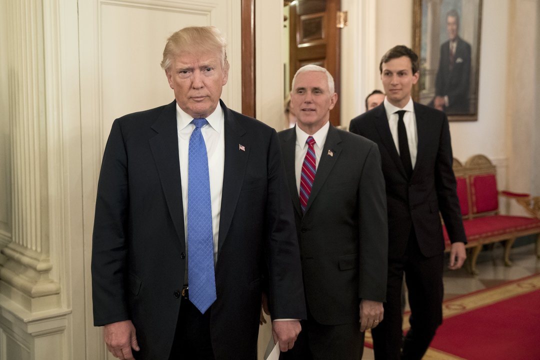 El presidente Donald Trump; el vicepresidente, Mike Pence, y el asesor principal, Jared Kushner.