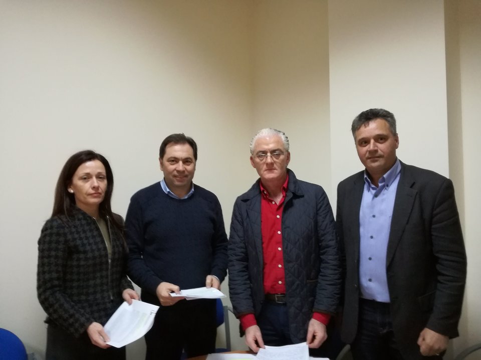 Belén Villar, Salvador González Solla, Jeús Manuel Cao y Andrés Sampedro, ayer en la sede del PP de Ponteareas.