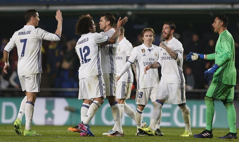 Los jugadores del Real Madrid celebran la victoria frente al Villarreal