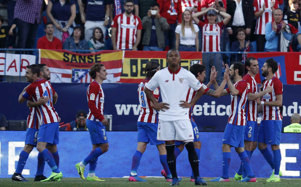 Los jugadores del Atlético celebran el 3-0, obra de Koke Resurrección.