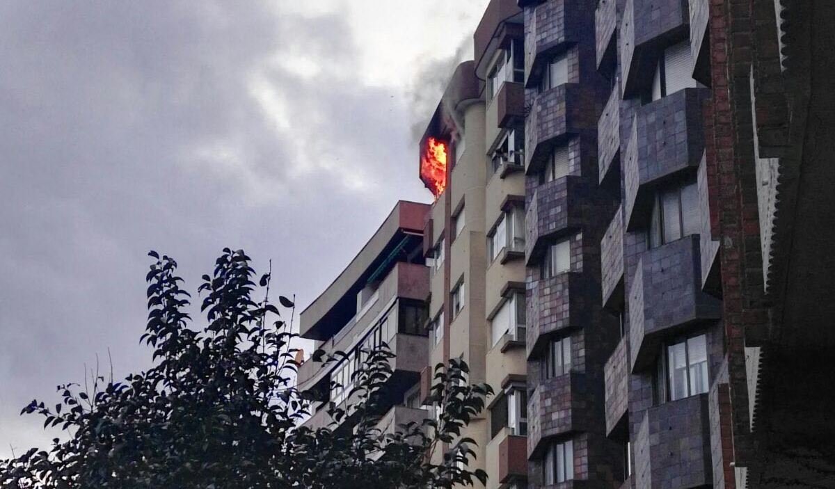 El edificio en llamas en la calle Pizarro