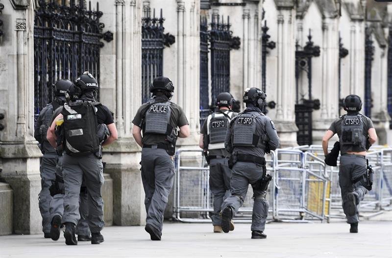 El ataque frente al Parlamento británico en Londres 05