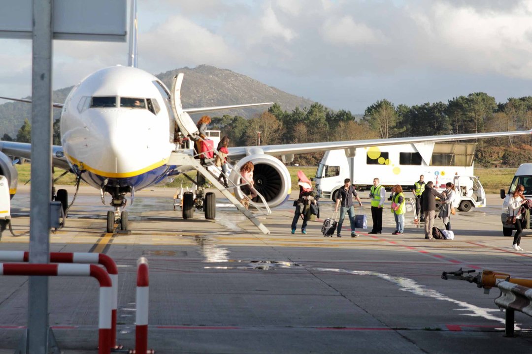 Vigo contará desde esta semana con cuatro rutas internacionales cubiertas por la aerolínea irlandesa Ryanair, en la imagen.