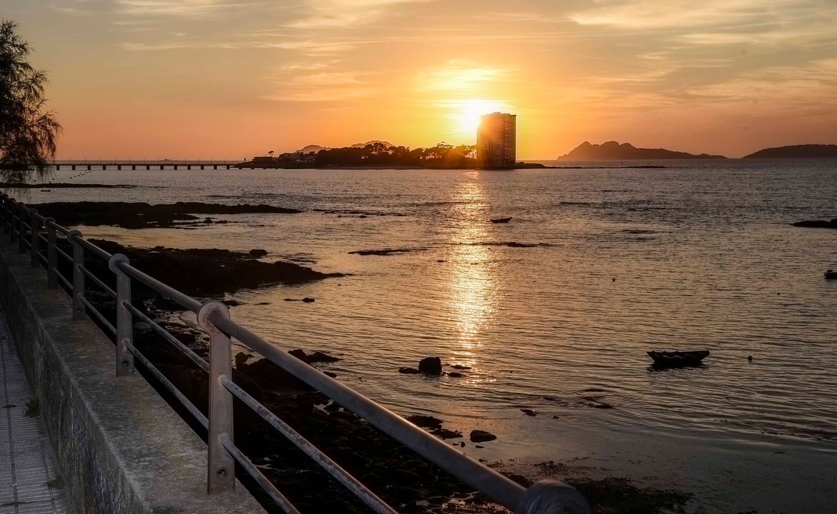 Puesta de sol en Vigo. Galicia es el último lugar de Europa donde el sol se pone cada día.