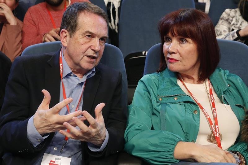 Los socialistas Abel Caballero y Micaela Navarro