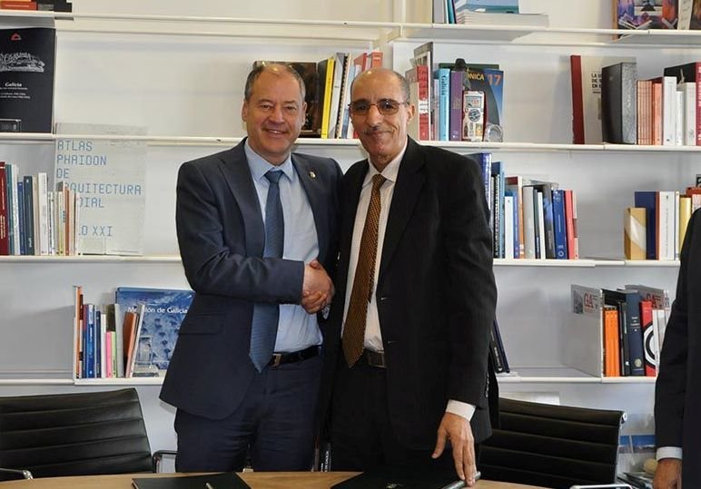 El rector de la Universidad de Vigo, Salustiano Mato, y su homólogo de la Universidad de Tifariti de Sahara Occidental, Jatari Hamudi