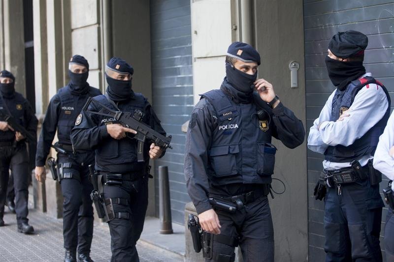 Los Mossos d'Esquadra han detenido hoy a varias persona