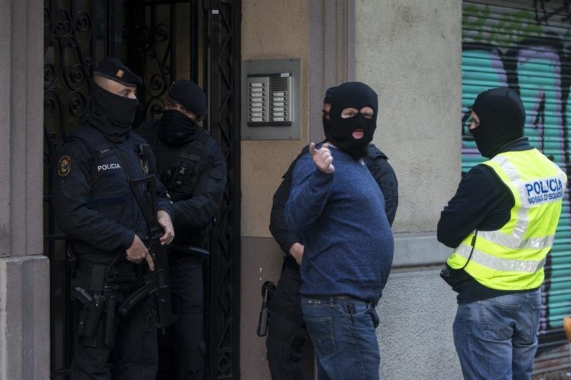 Los Mossos d'Esquadra han detenido hoy a varias personas