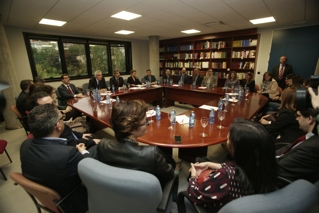 La reunión de Carlos Lesmes, presidente del Poder Judicial, ayer con los jueces de Vigo.