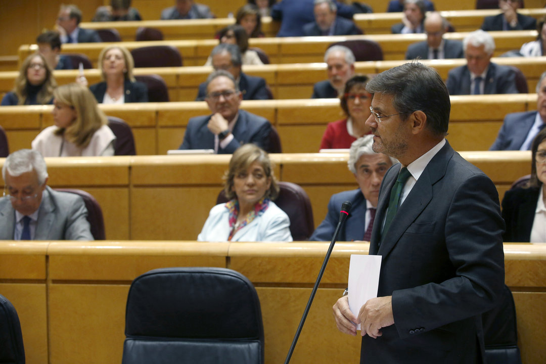 El ministro de Justicia, Rafael Catalá, interviene durante la sesión del control al Gobierno en el Senado.