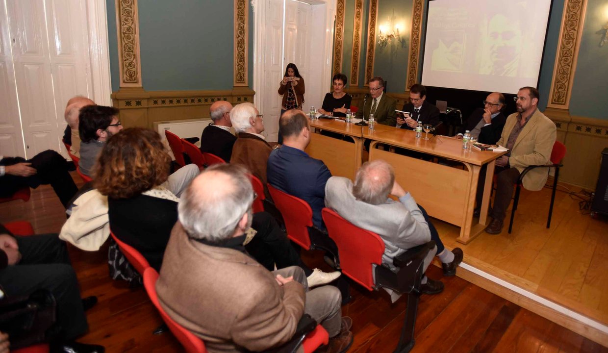 A presentación de “Grial”, con Casares &#34;presente&#34; e no público Freixanes, presidente da RAG.