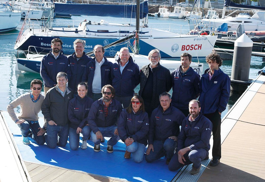 Bosch Service Solutions presentó ayer sus proyectos de vela en la dársena de A Laxe.