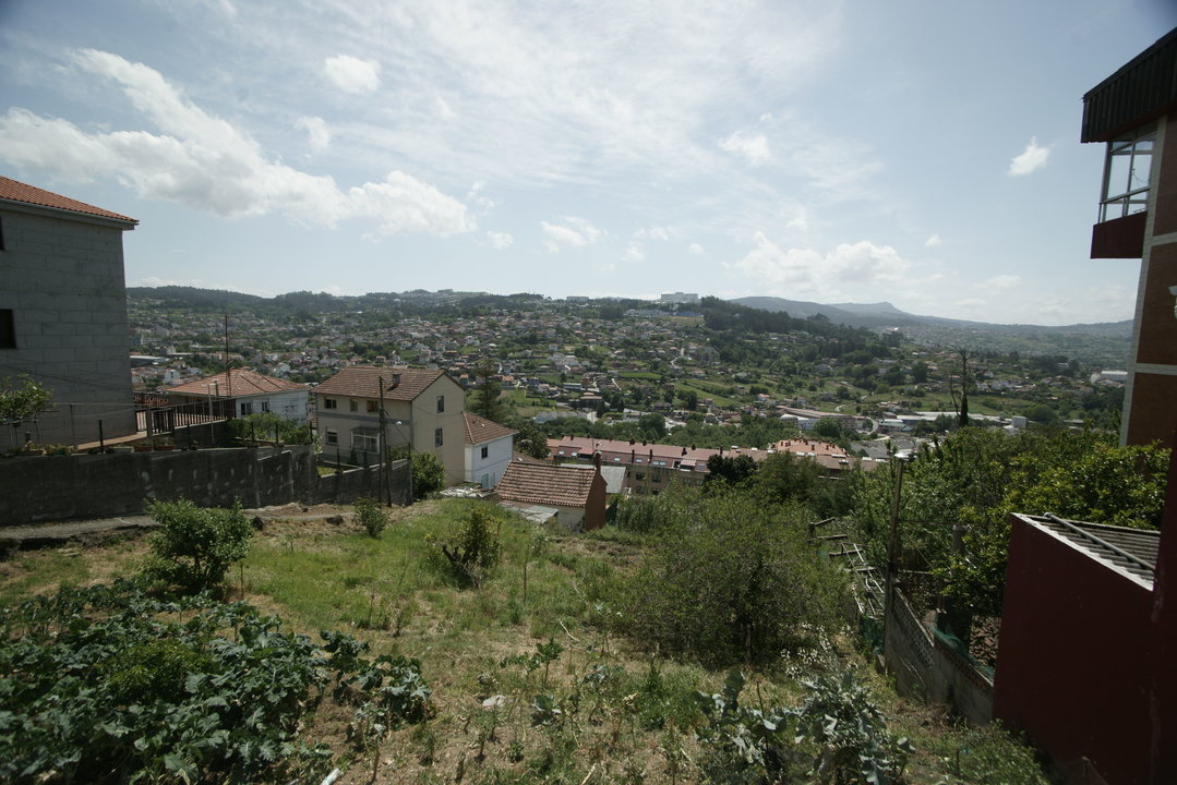 Imagen del entorno rural de la parroquia de Cabral, considerada zona de media densidad.