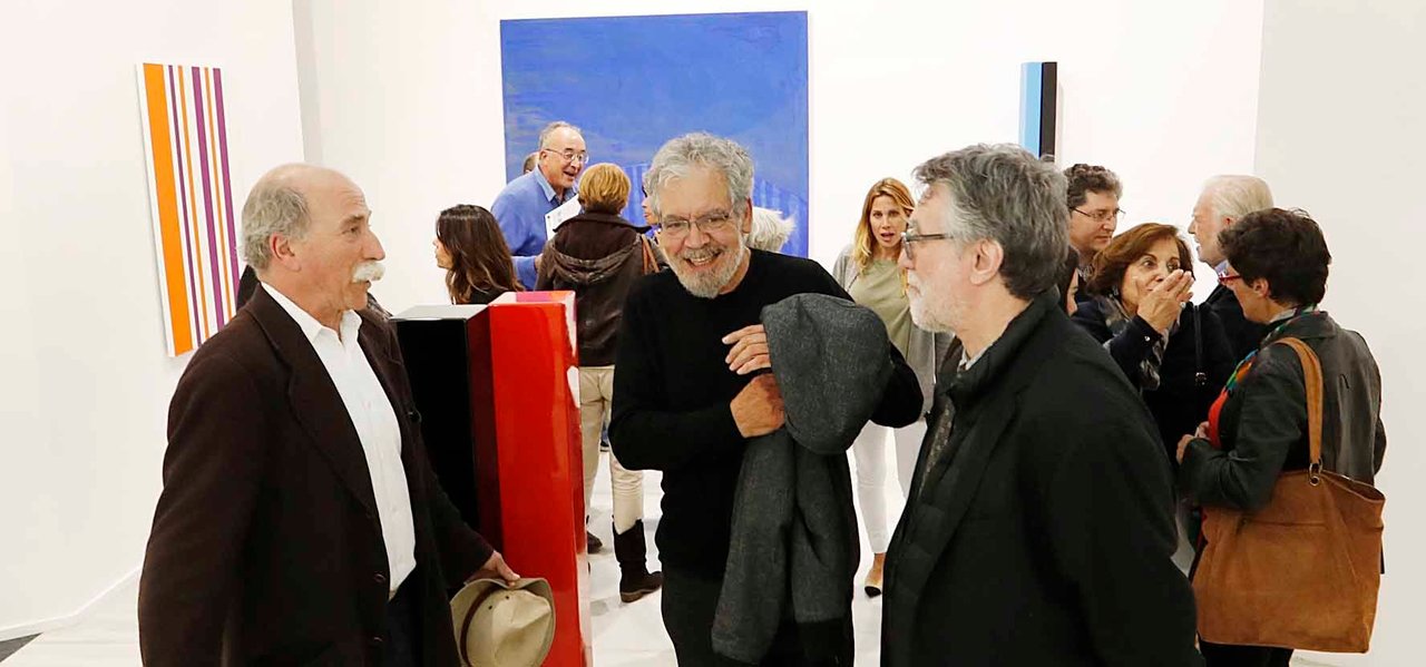 Miguel Saco, Ánxel Huete y Manel Lledós, inauguraron en la Casa das Artes viguesa una exposición que supone un reencuentro 35 años después de que los tres iniciaran su actividad cultural en un taller de Nueva York.