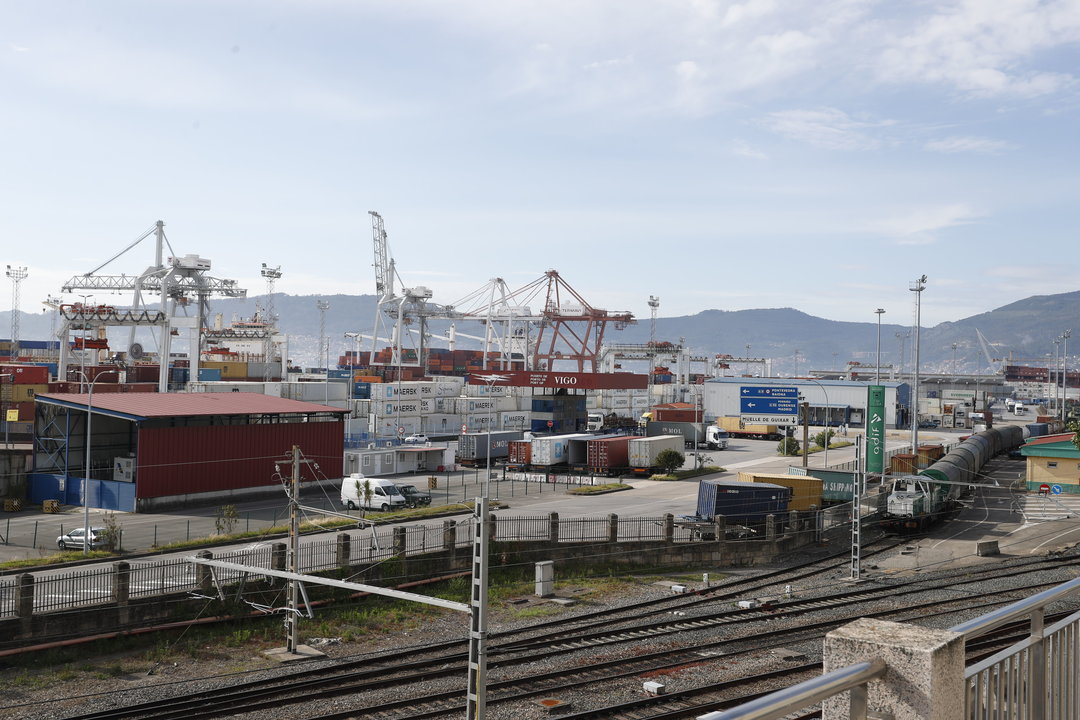 Entrada al puerto de Vigo en Guixar, donde está la terminal de contenedores.