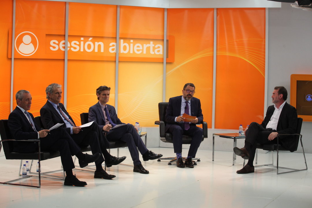 Julio Rodríguez, José Luis Gómez, Xosé Pastoriza, Santiago Rodríguez e Anxo Quintana, no programa Sesión Abierta de Telemiño.