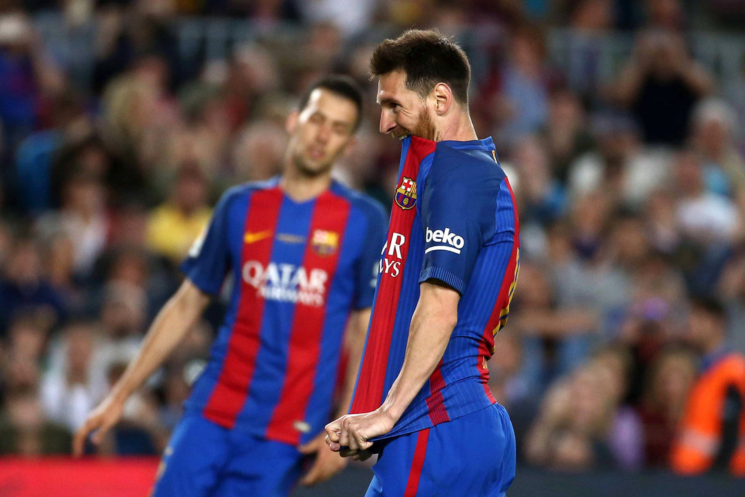Leo Messi no estuvo fino anoche pero le dio para fallar un penalti, marcar otro y anotar un gran gol en el descuento.