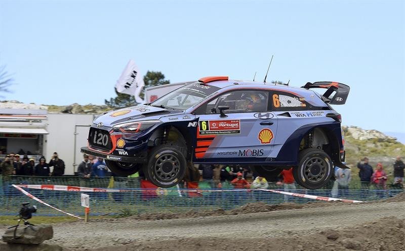 El piloto español Dani Sordo conduce su Hyundai i20 Coupe WRC durante Rally de Portugal
