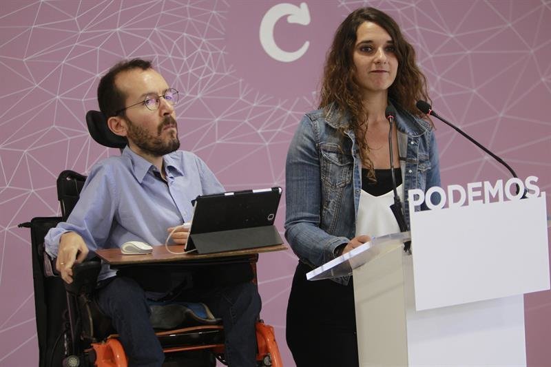 El secretario de Organización de Podemos, Pablo Echenique, y la secretaría de Participación, Noelia Vera
